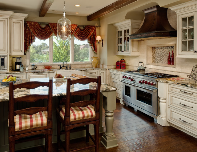 Traditional Kitchen classico-cucina