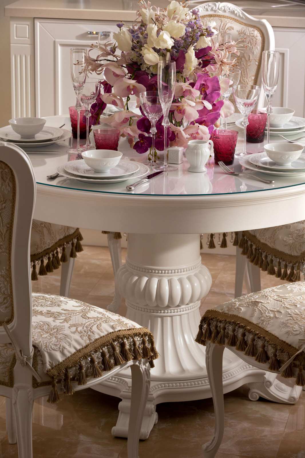 Интерьер светлой кухни-столовой от Mirt