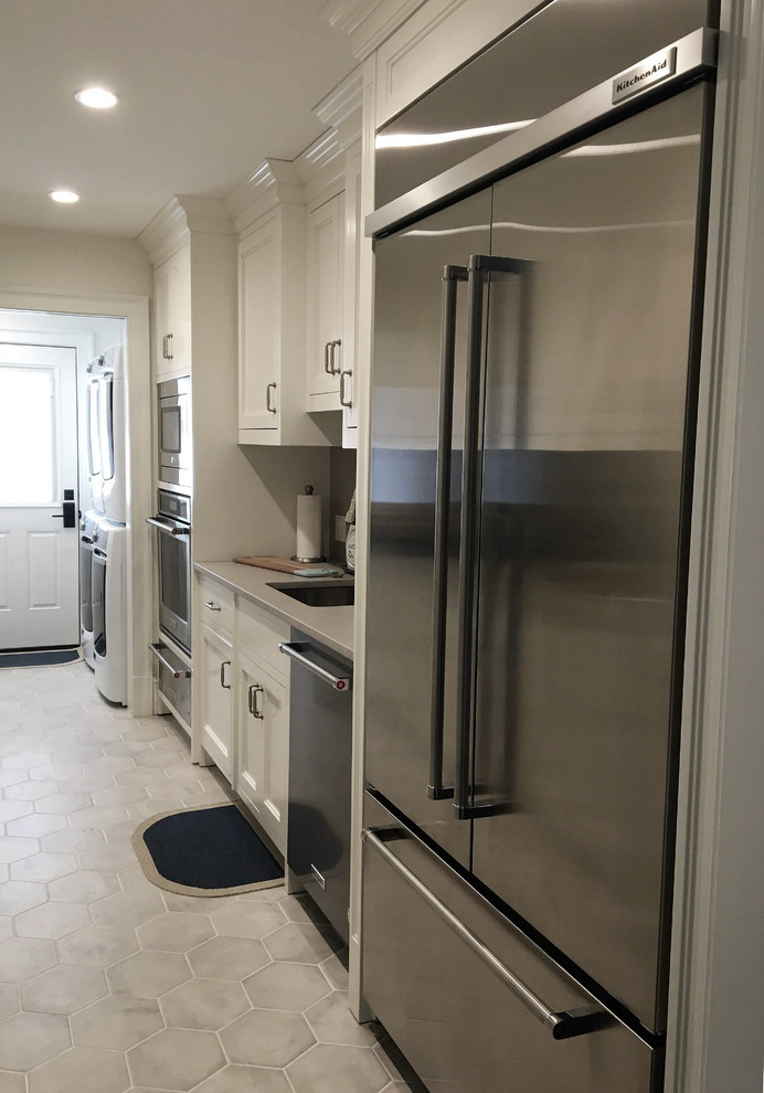 Inspiration for a transitional kitchen remodel in New York