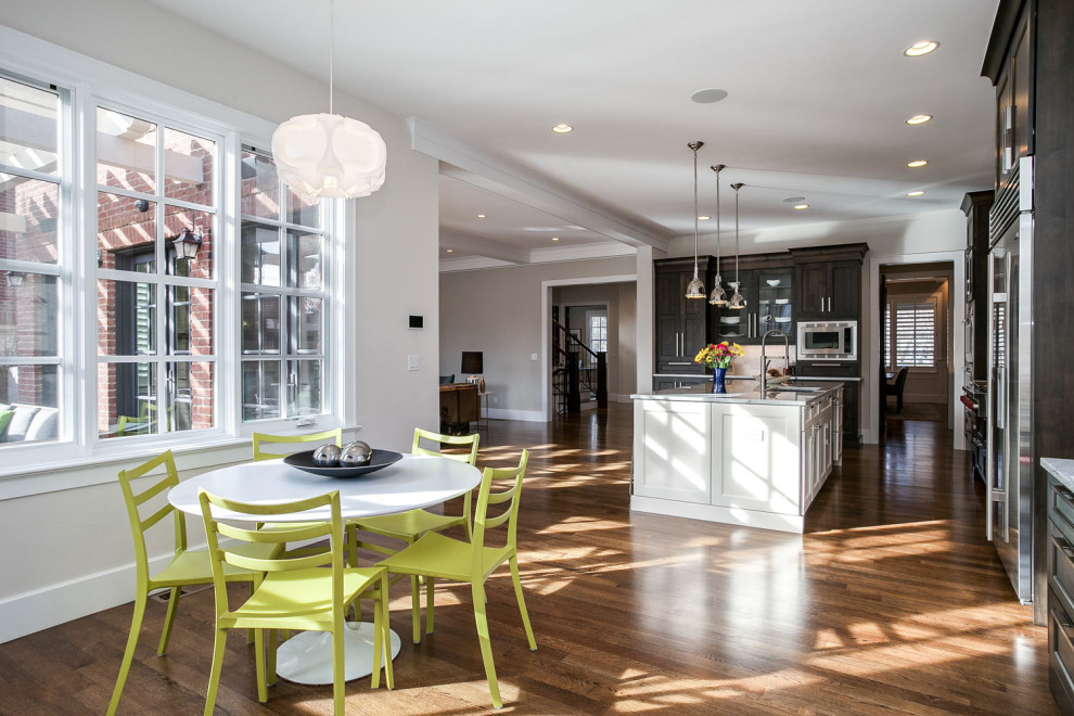 Mid-sized transitional eat-in kitchen photo in Miami with an undermount sink and stainless steel appliances