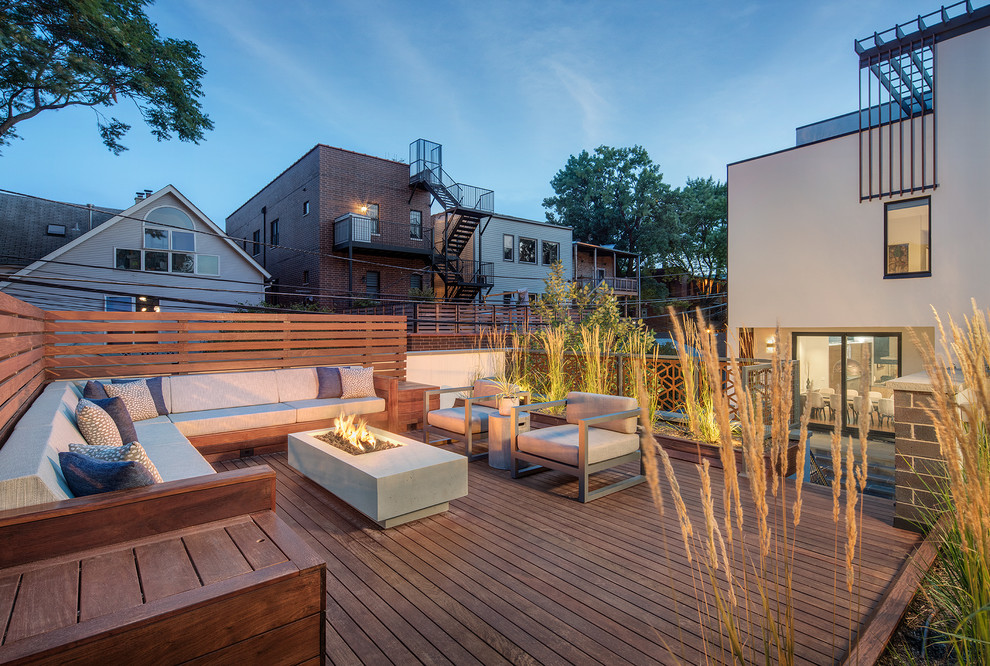 Urban Outdoor Retreat - Built-in Garage Rooftop - Modern - Deck ...
