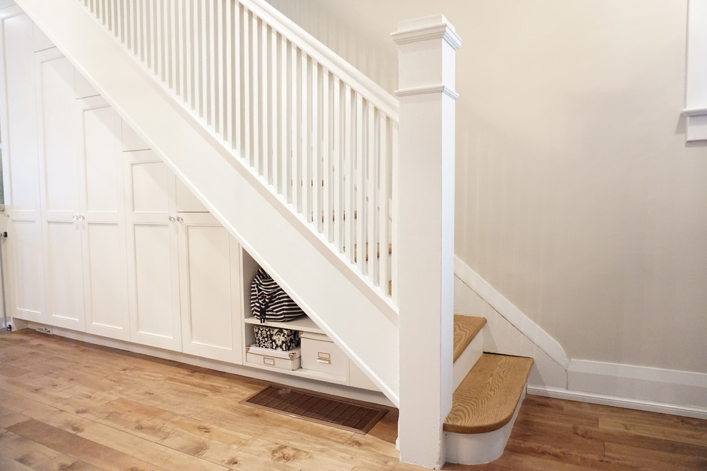 Example of a transitional staircase design in Toronto