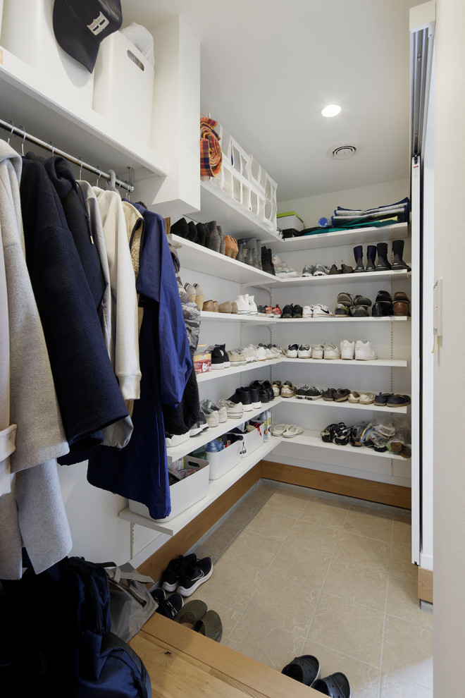 Inspiration for a scandinavian storage and wardrobe in Tokyo.
