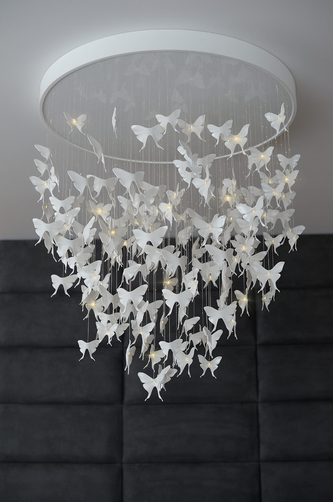 Люстра в хозяйской спальне