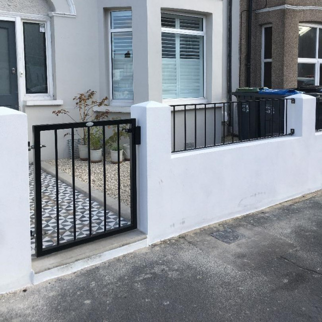 Small Garden Gate with Matching Railings Modern Exterior