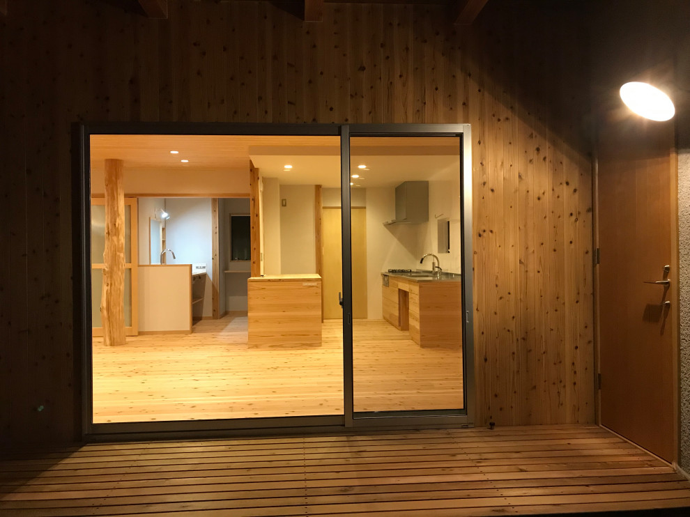 他の地域にあるおしゃれな縁側・ポーチの写真