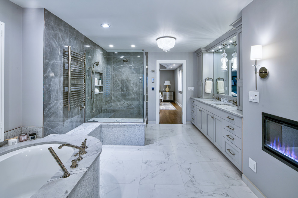 Example of a transitional bathroom design in Chicago