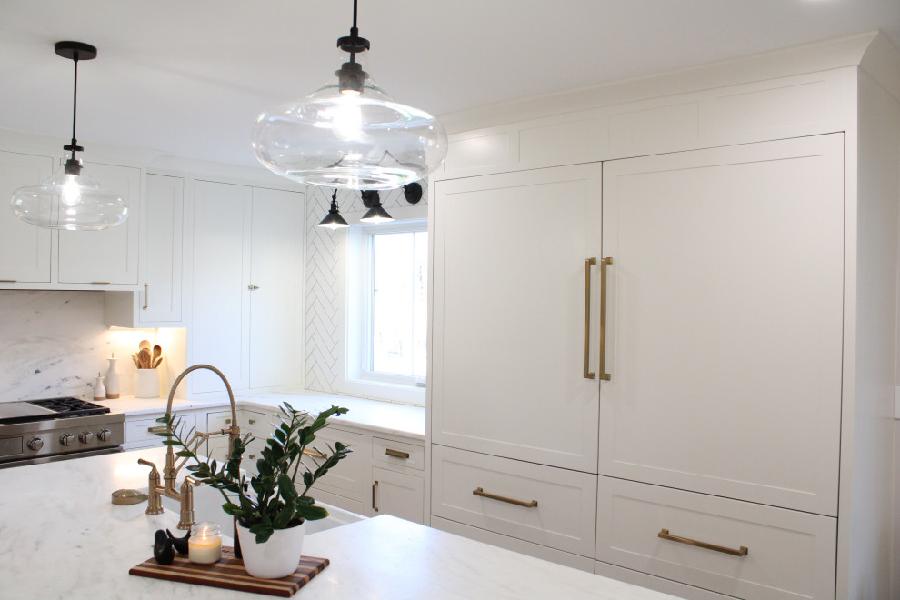 Example of a transitional kitchen design in Cedar Rapids