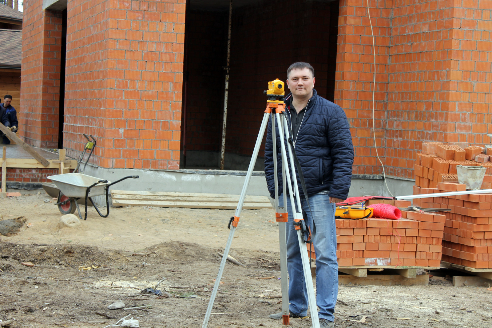 Дом из кирпича в "Охтинском парке"