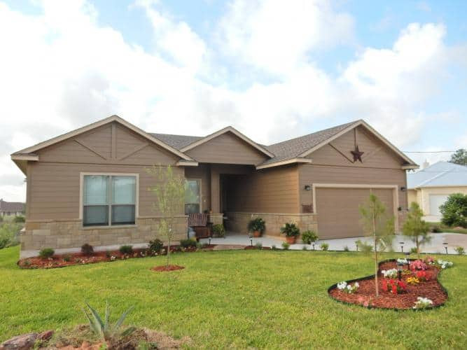 Home design - transitional home design idea in Austin