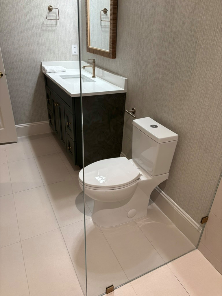 Tropical Mobility Friendly Guest Bathroomva