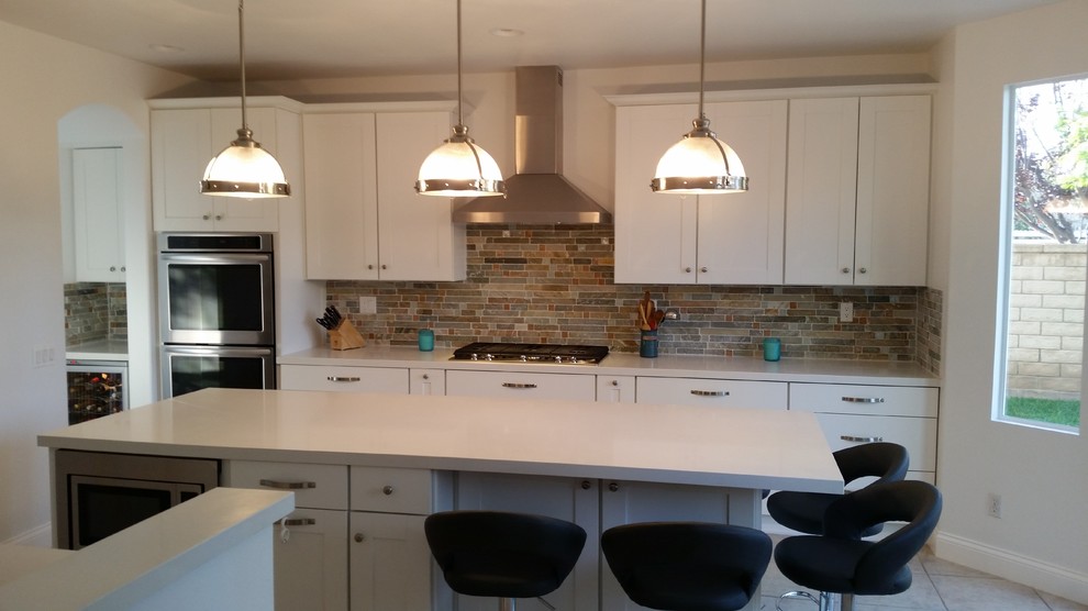 White Shaker kitchen cabinet with Slab drawers face