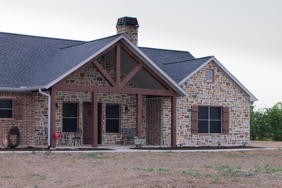 Inspiration for a rustic home design remodel in Dallas