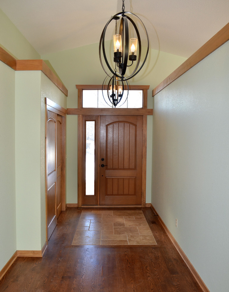 Example of a mountain style entryway design in Milwaukee