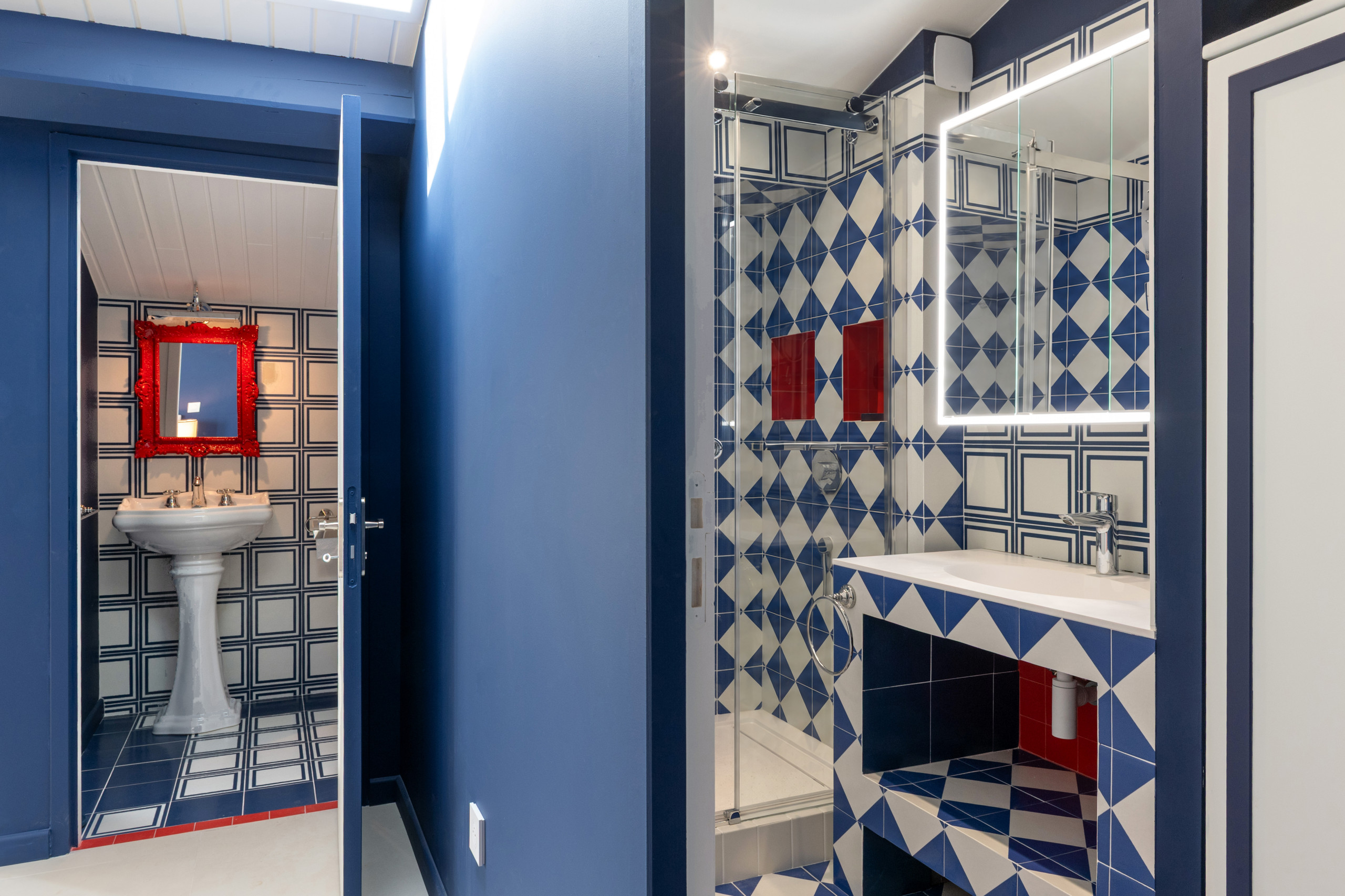 Salle d'eau bleue