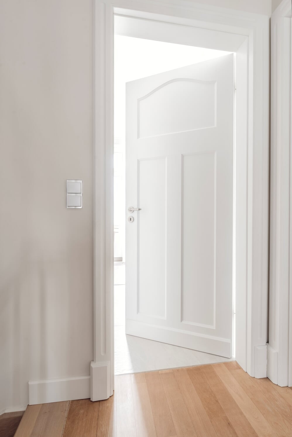 межкомнатные двери в белом цвете