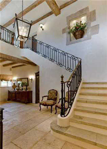 Inspiration for a transitional entryway remodel in Los Angeles