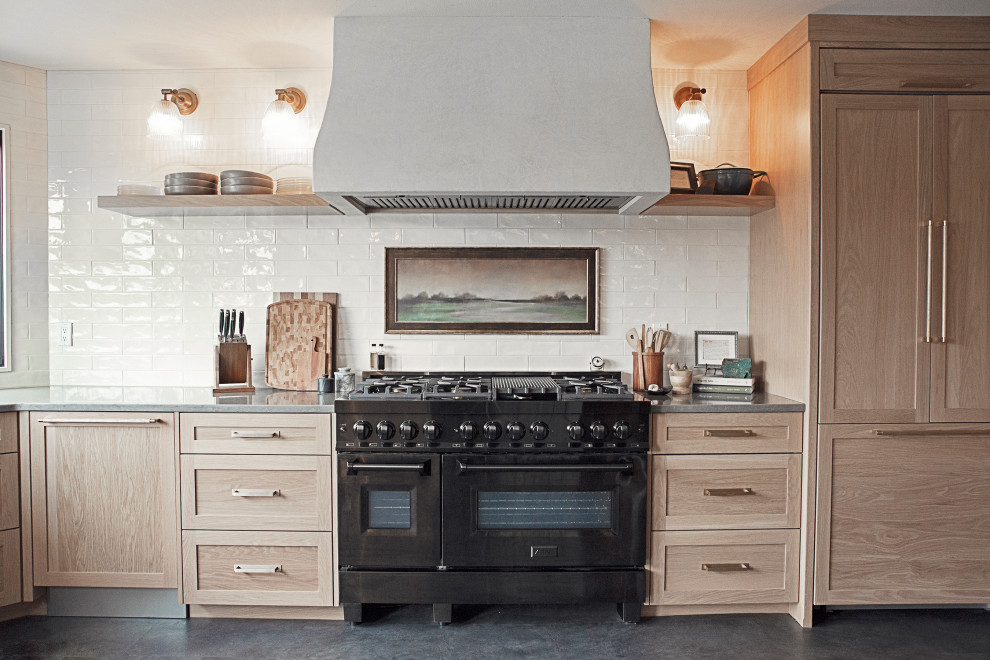 Transitional kitchen photo in Milwaukee