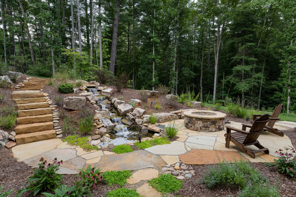 Mid-sized transitional patio photo
