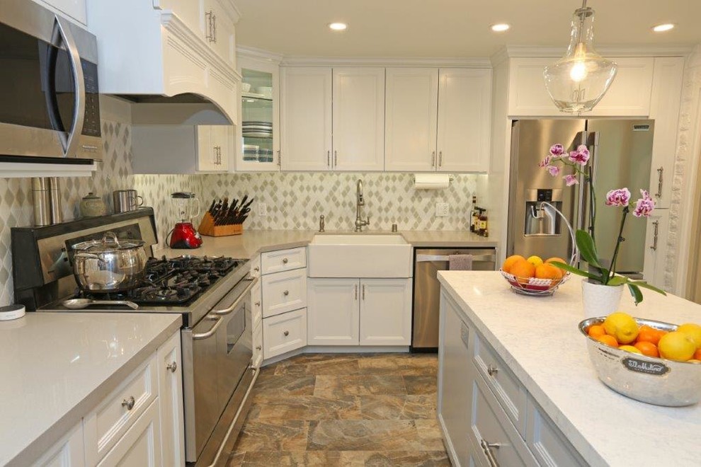 Transitional kitchen photo in Orange County