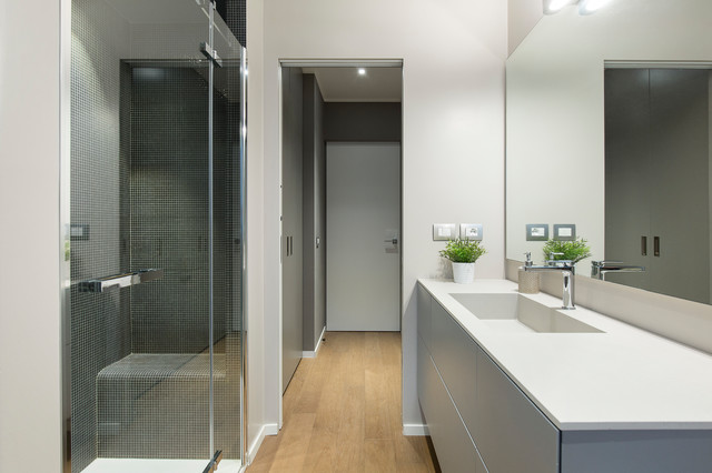 Appartamento design lovers, Milano contemporary-bathroom