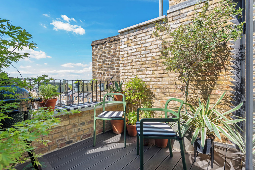 Inspiration for a midcentury balcony in London.