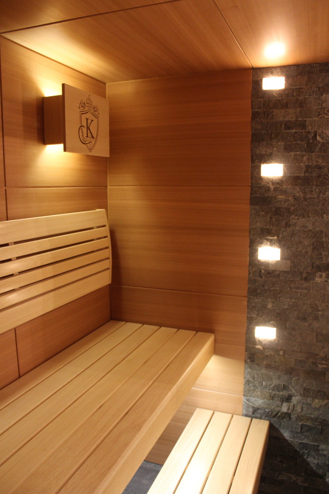 Сауна из панелей Rohol