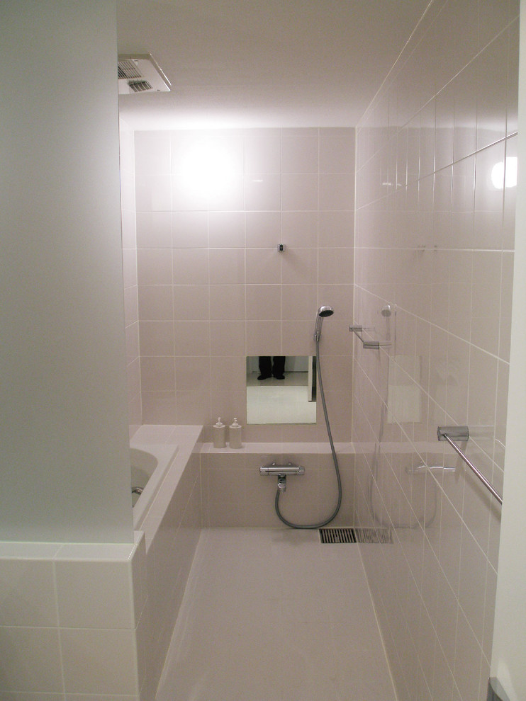 東京23区にあるおしゃれな浴室の写真