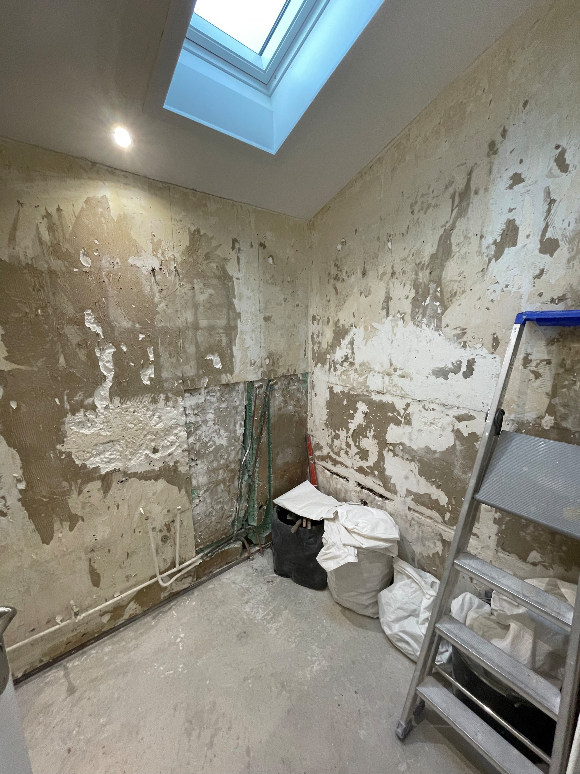 SALLE D'EAU FAMILIALE: rénovation complète pour séparer le WC et la salle d'eau