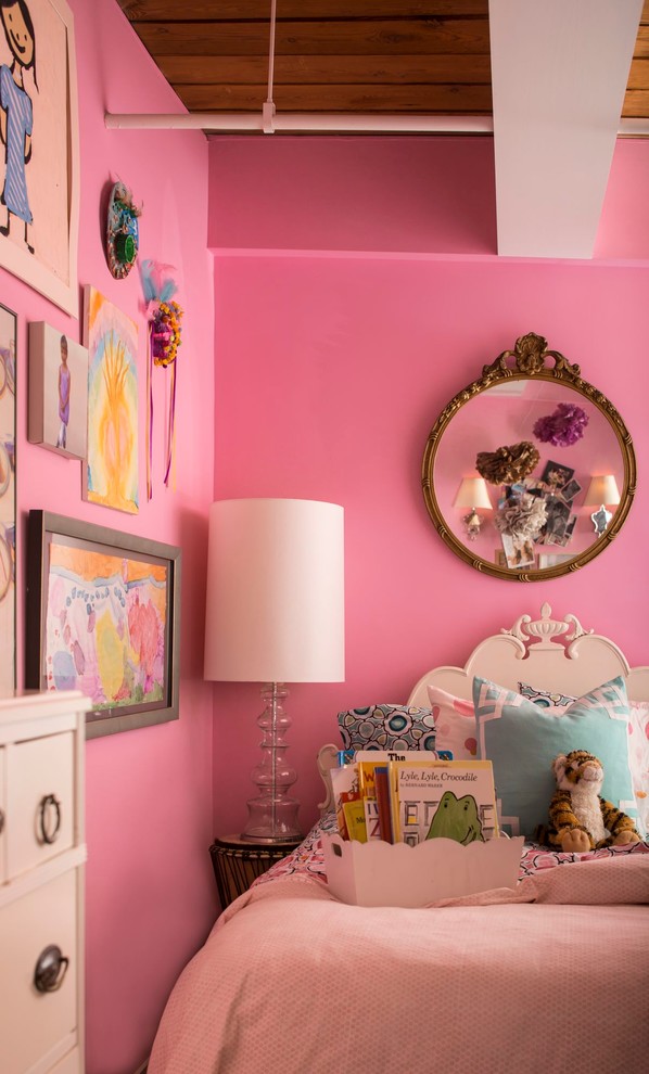 Example of a transitional home design design in Charlotte