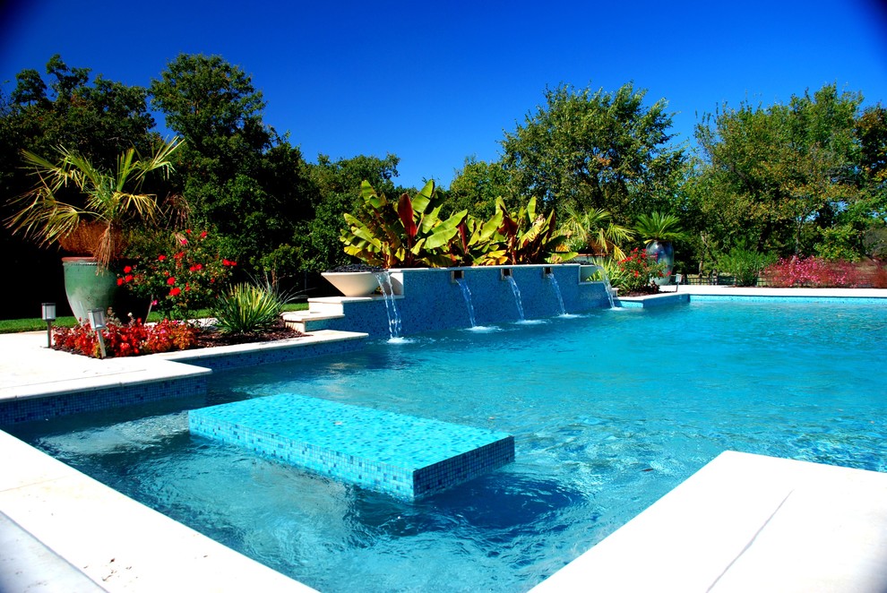 Inspiration for a modern pool in Oklahoma City.