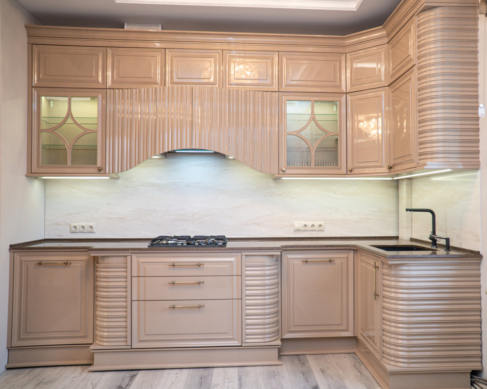 Копия многоуровневой итальянской кухни "Дама"