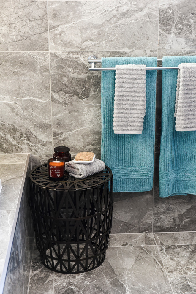 Inspiration for a contemporary bathroom in Sunshine Coast.