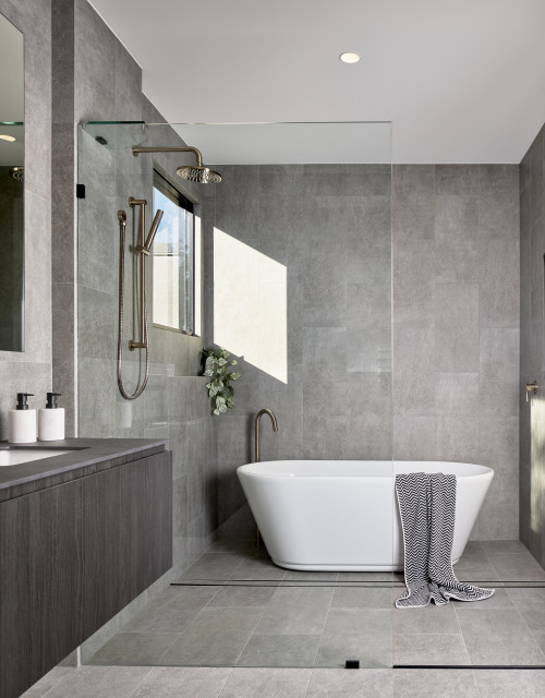 Onyx modern-bathroom