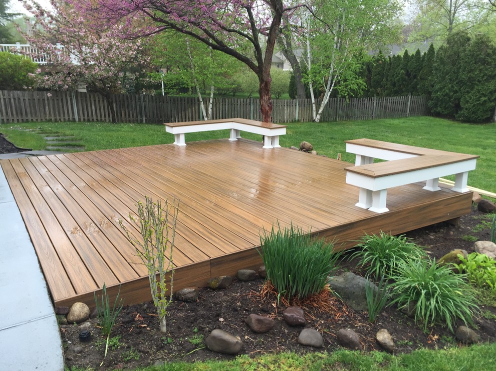 Design ideas for a mid-sized modern backyard deck in New York with no cover.