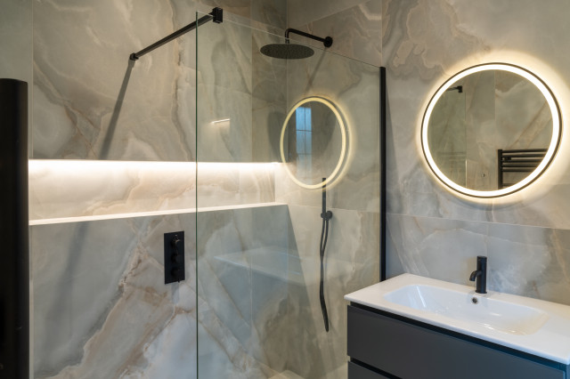 Danika Igoe Project: Ensuite Bathroom moderne-badevaerelse