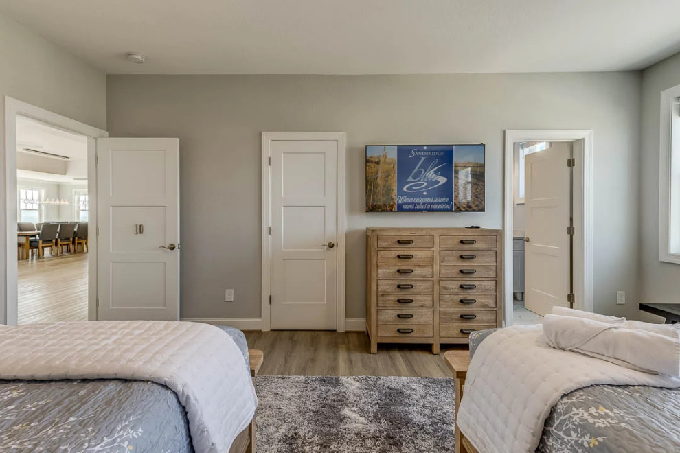 Dolphin Watch (2023)