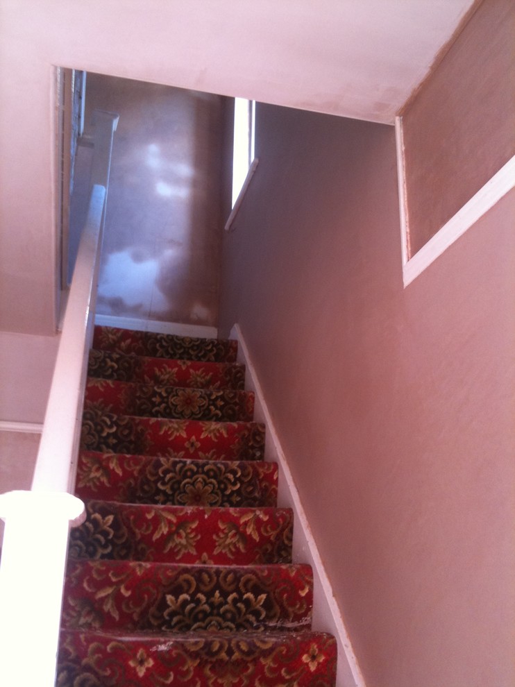На фото: лестница среднего размера в классическом стиле