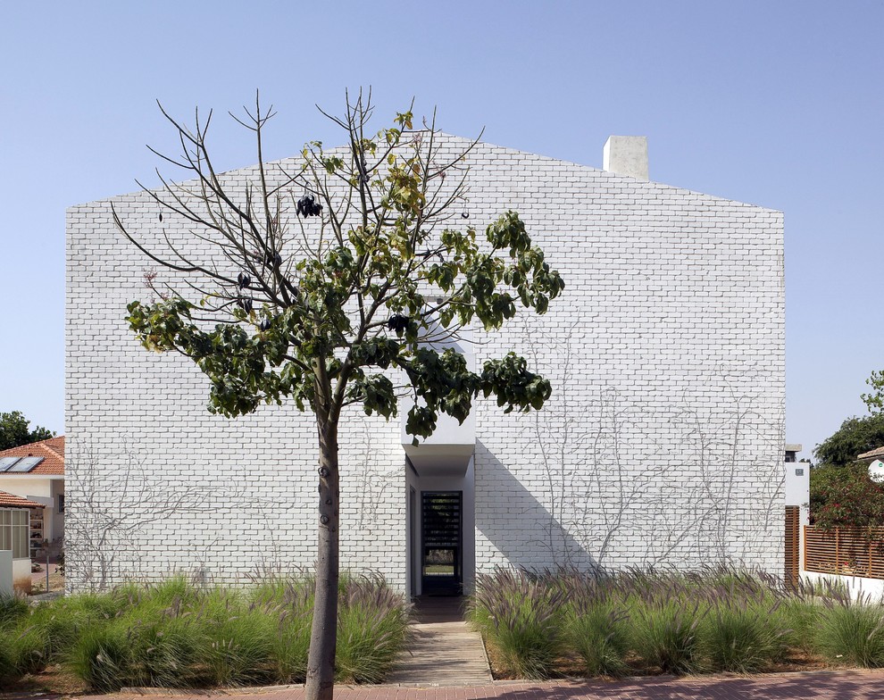 Contemporary brick white exterior in Tel Aviv.