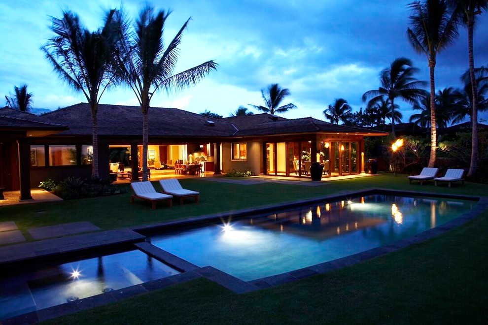 Design ideas for a tropical exterior in Hawaii.
