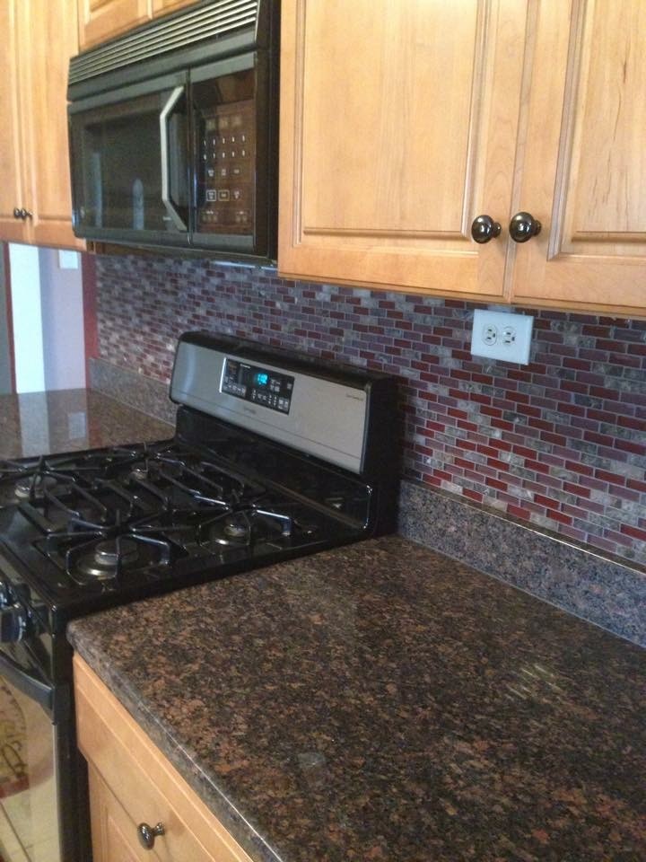 Kitchen - kitchen idea in Chicago