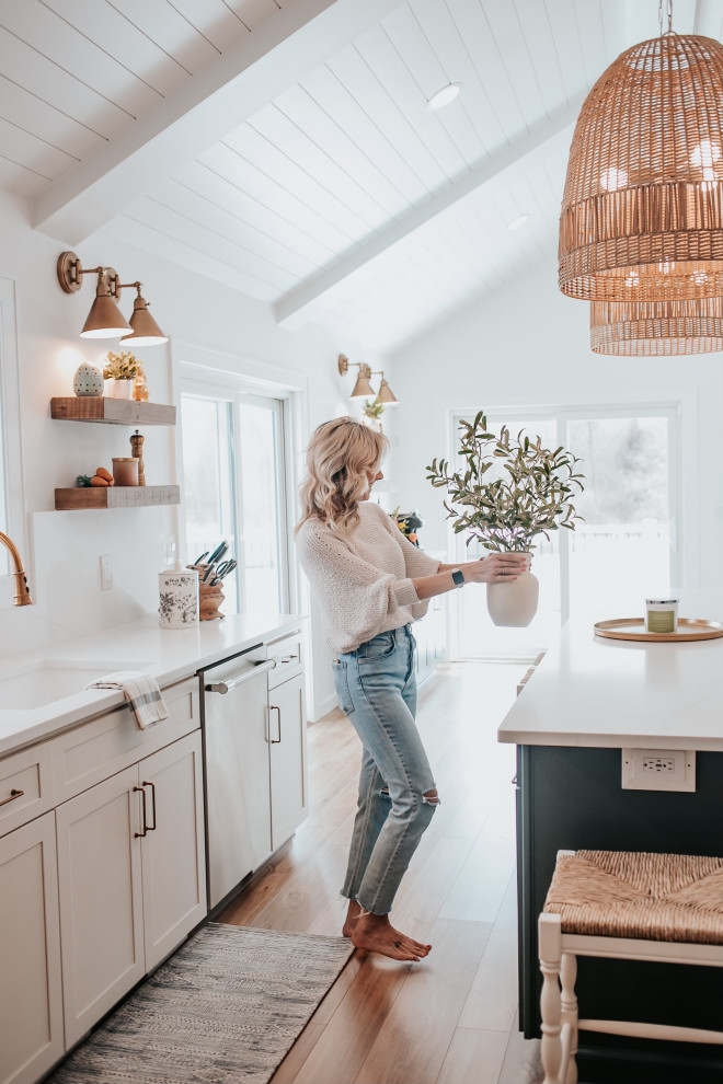 Inspiration for a country home design remodel in New York