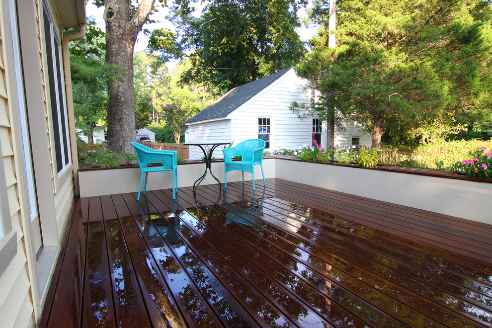 Deck container garden - mid-sized transitional backyard deck container garden idea with no cover