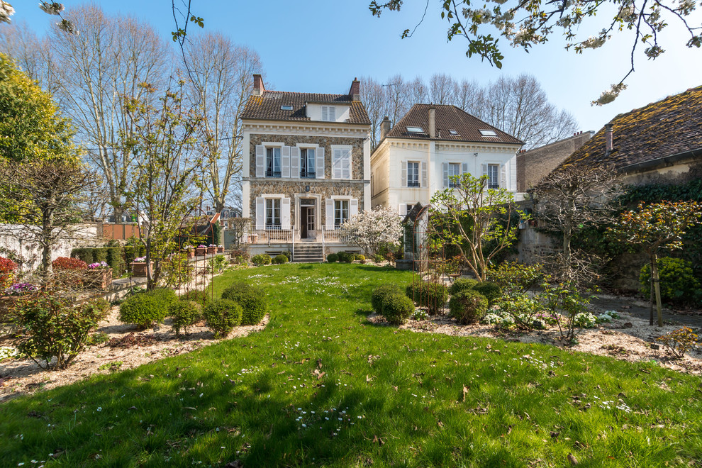 Un jardin de roses à Meaux - Traditional - Landscape - Paris - by