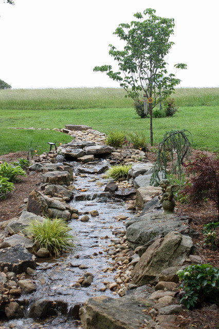River american-traditional-garden
