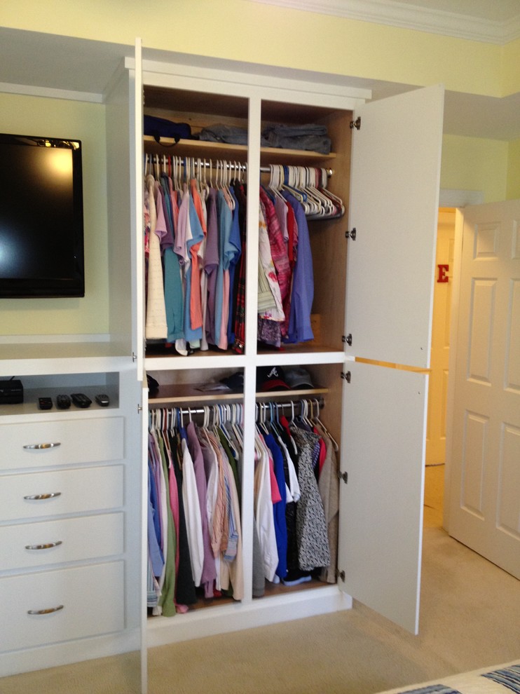 Inspiration for a traditional storage and wardrobe in Raleigh.