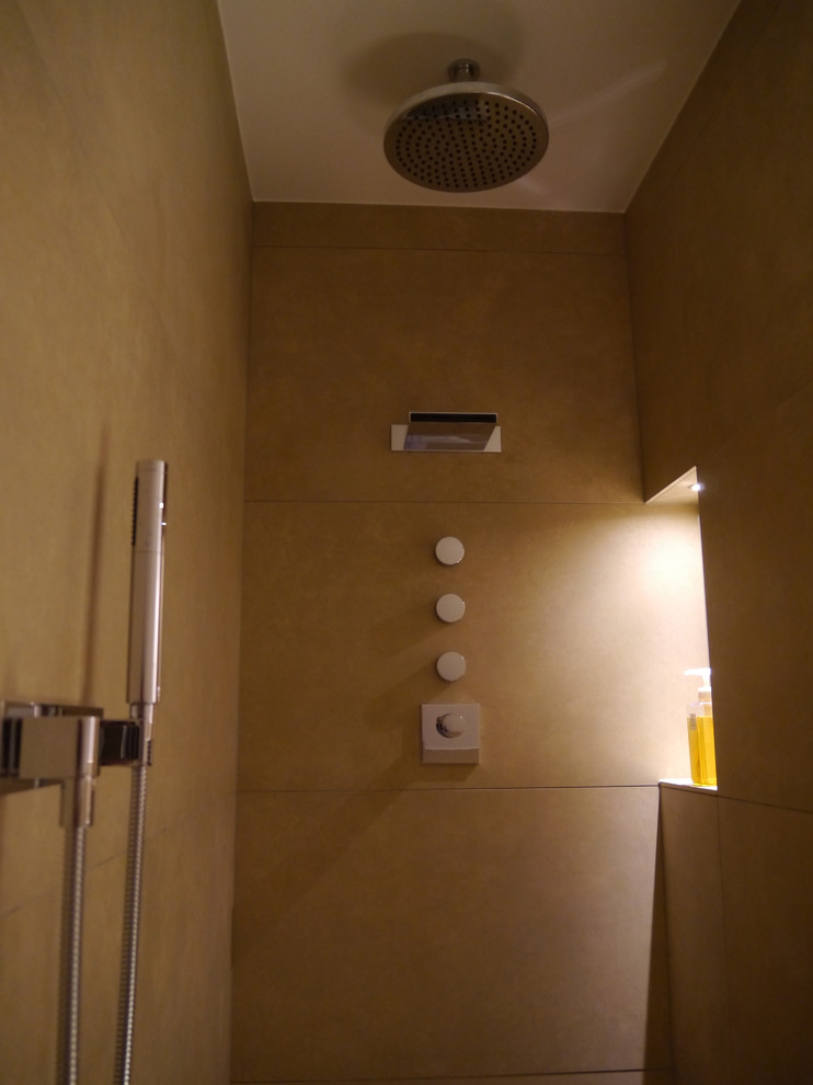 Familienbad auf kleiner Fläche - Dusche