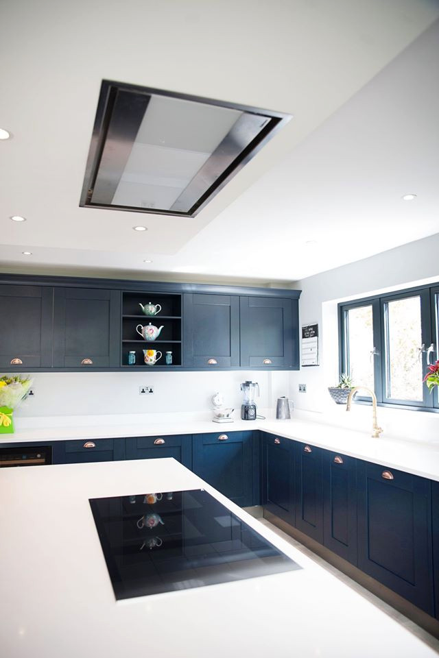 Mid-sized contemporary l-shaped kitchen in Essex with white benchtop.