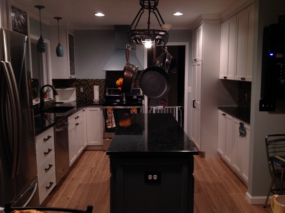 Transitional home design photo in Raleigh