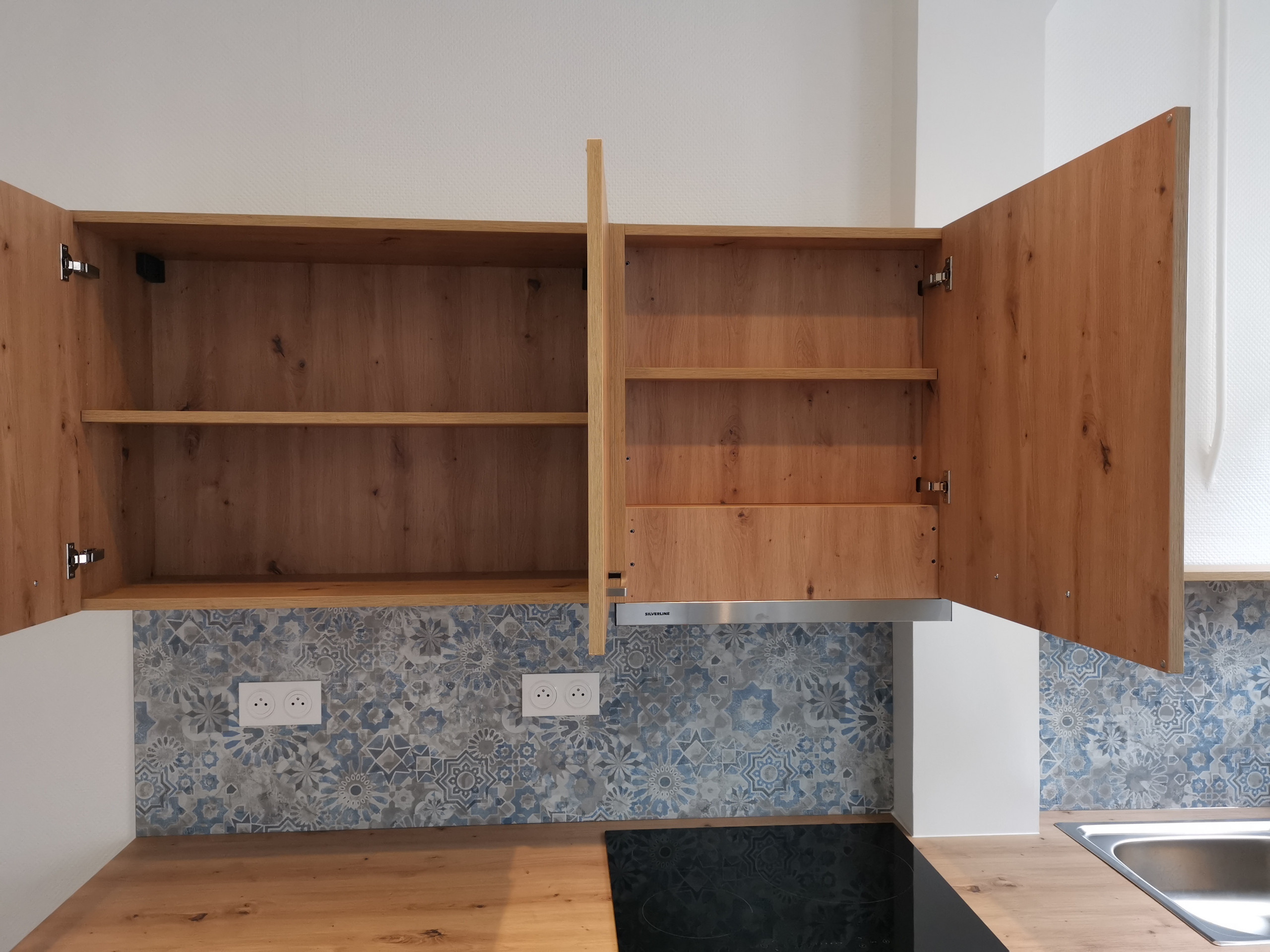 Beige et bois pour une ambiance chaleureuse.